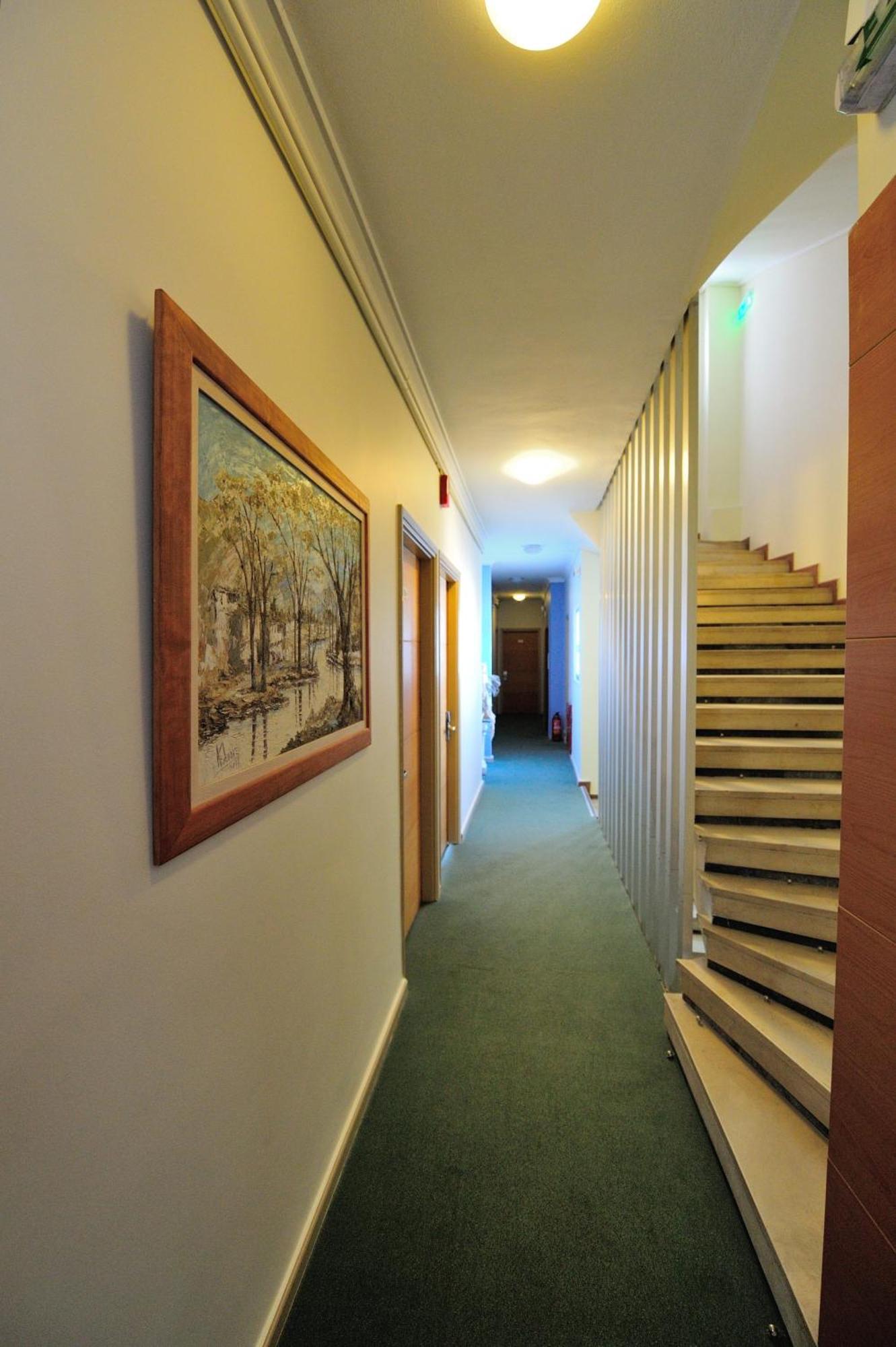Adonis City Hotel パトラ エクステリア 写真