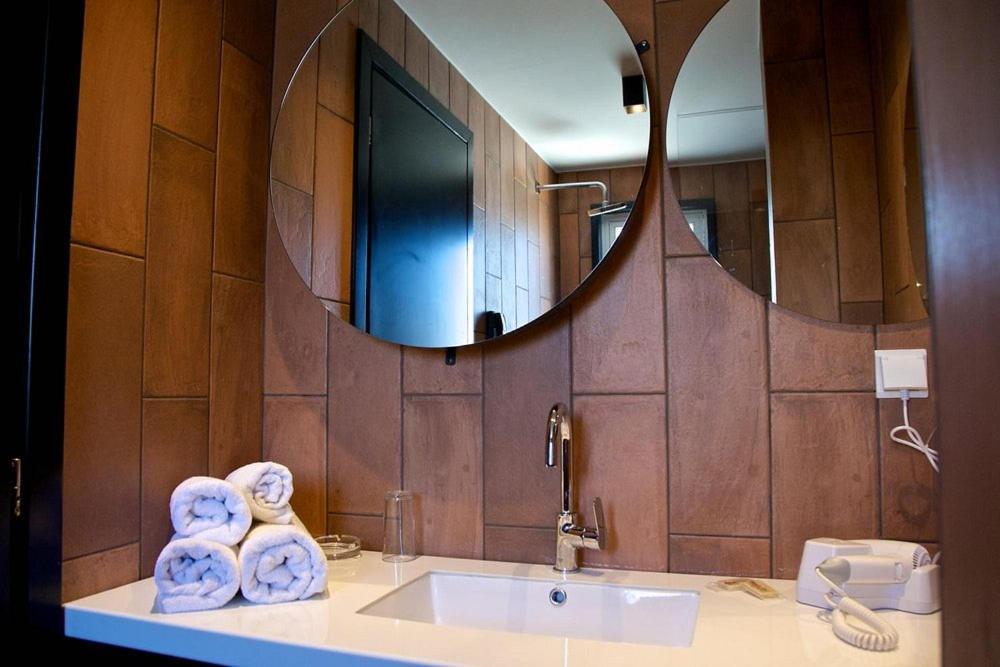 Adonis City Hotel パトラ エクステリア 写真