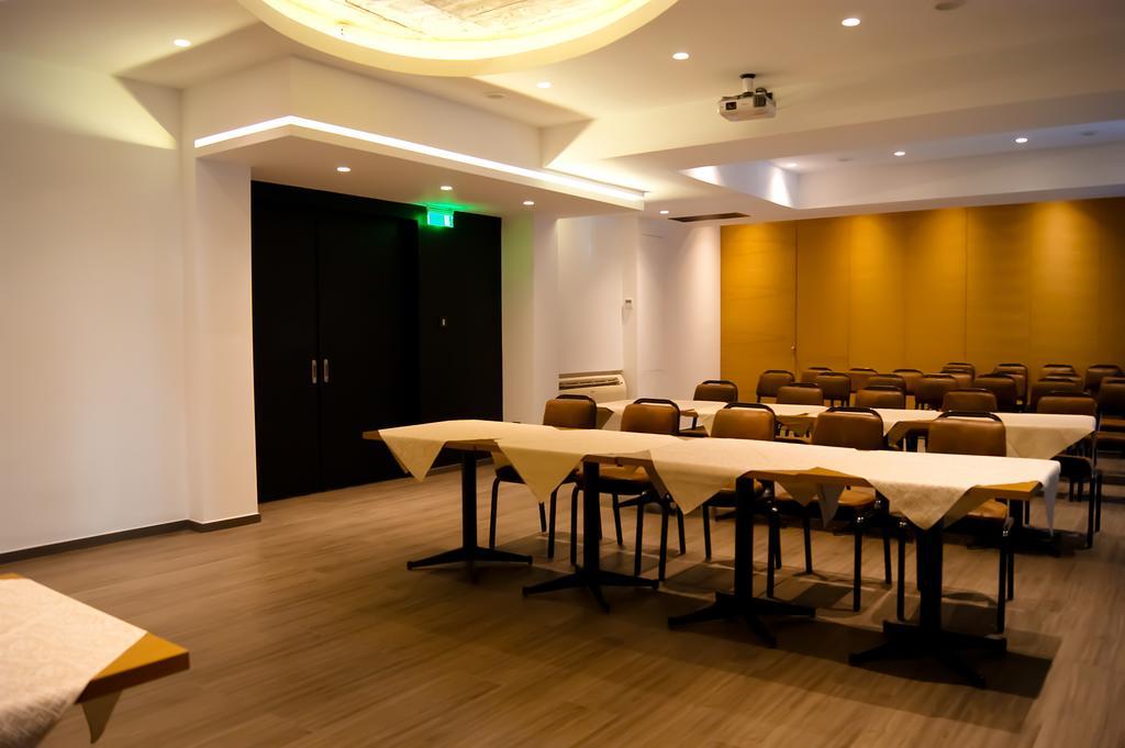 Adonis City Hotel パトラ エクステリア 写真
