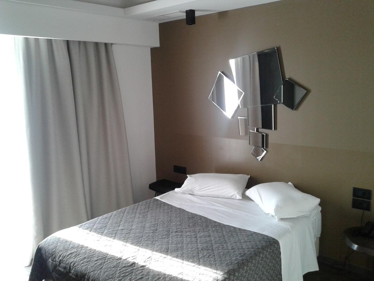 Adonis City Hotel パトラ エクステリア 写真